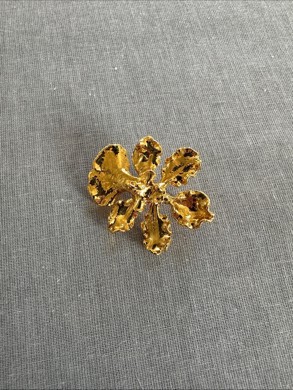 Gold Floral Statement Brooch – Elegant Women's Jewelry